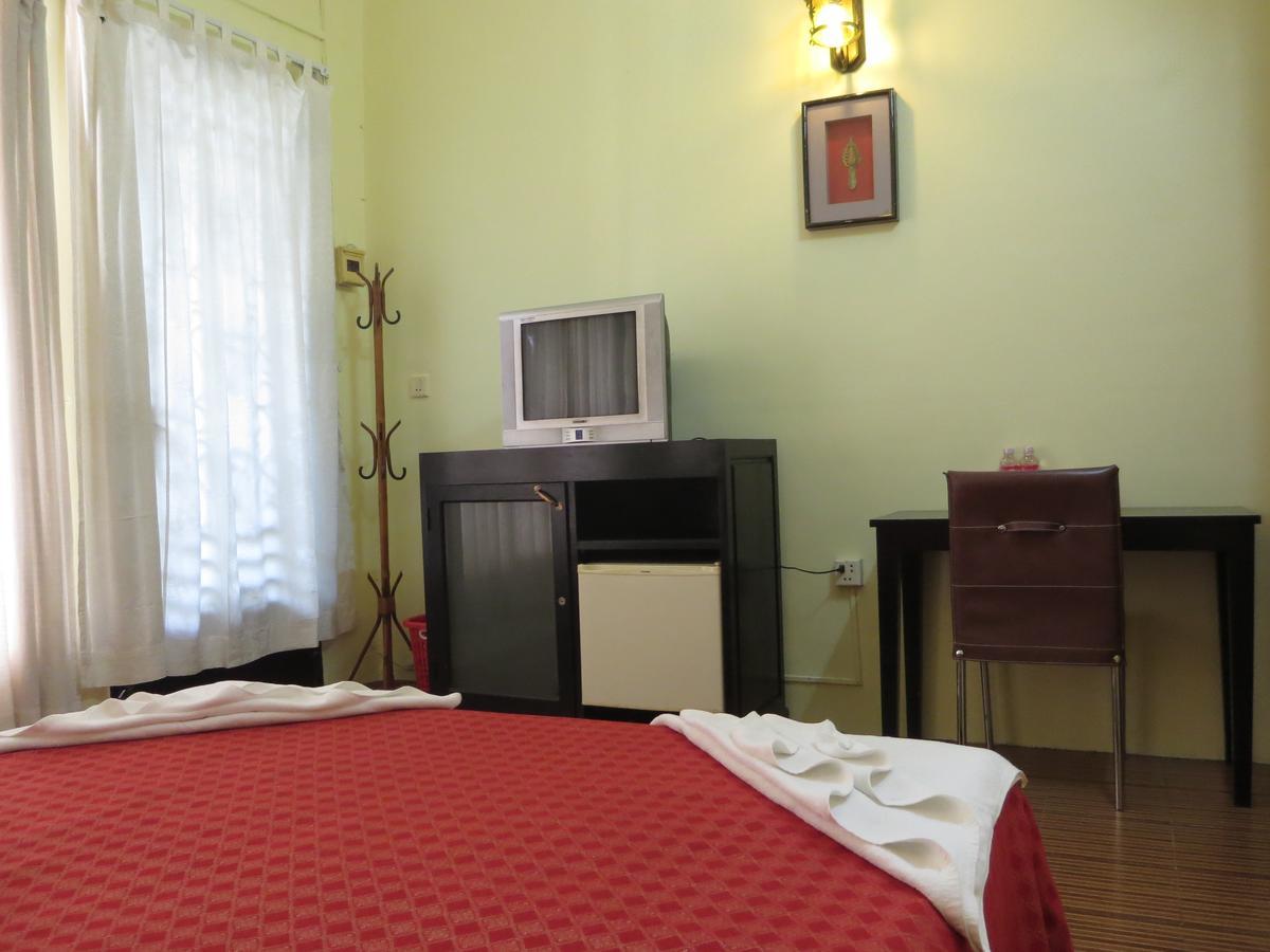 Goldie Guesthouse Пномпень Экстерьер фото